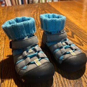 Keen sweater top toddler boots